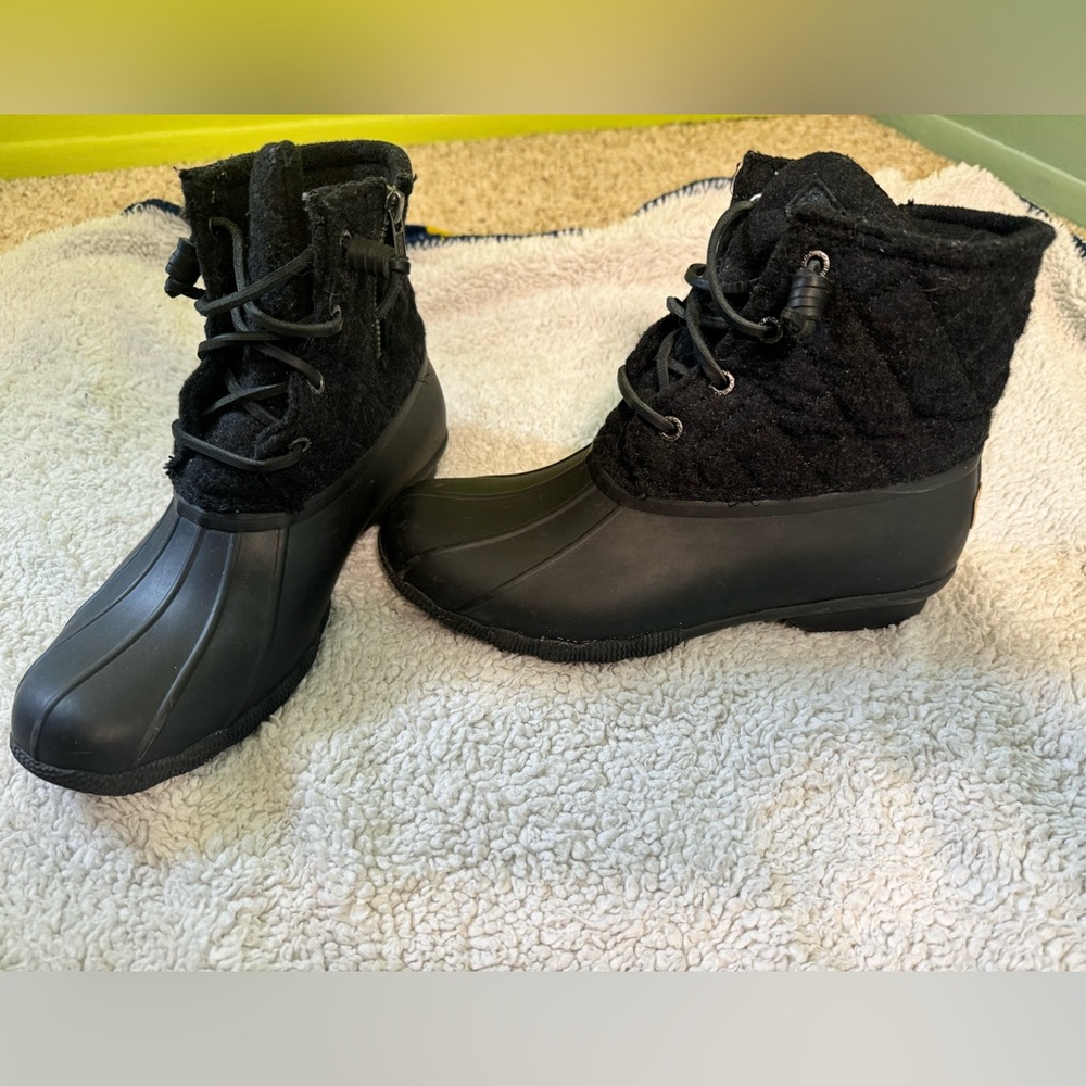 Sperry Women’s size 7, duck boots , black .